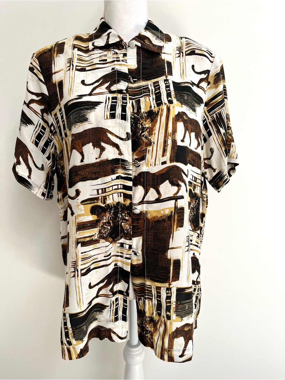Vintage Q-Silk short-sleeve button-up top abstract big cat lion safari print M